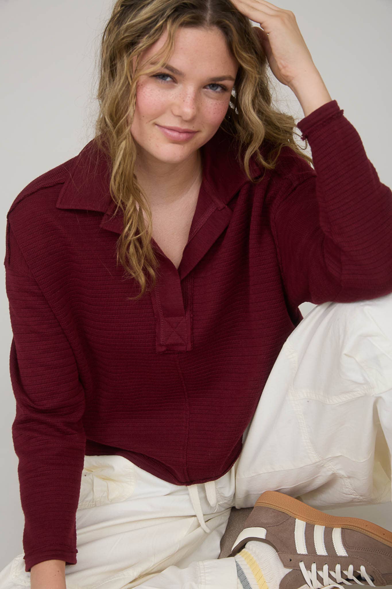 EXPOSED SEAM LONG SLEEVE TEXTURED KNIT POLO