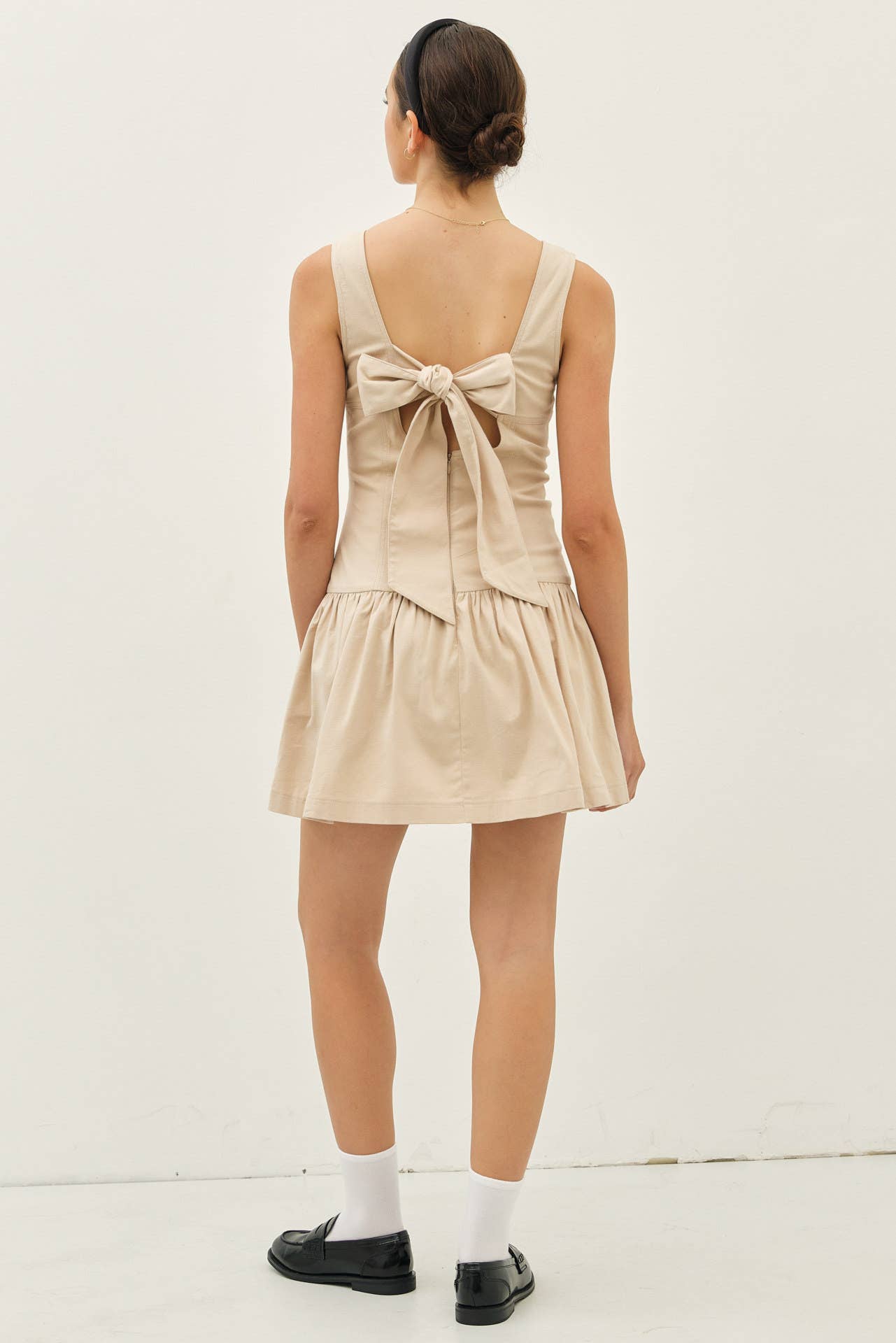 BACK BOW TIE DETAIL DROP WAIST COTTON MINI DRESS